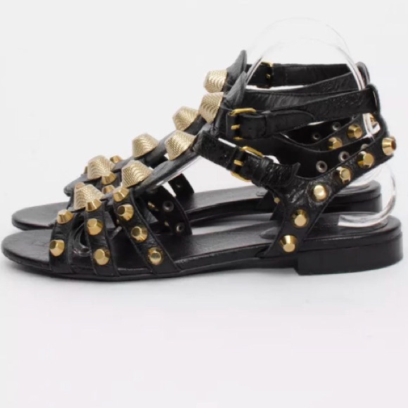 🔥🔥SOLD🔥🔥BALENZIAGA flat SANDAL with bold studs - Picture 3 of 6